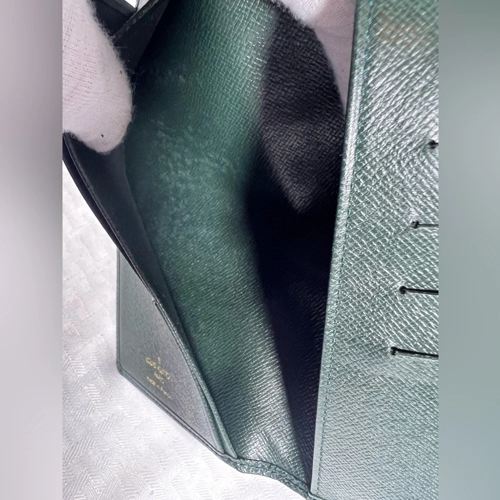 7006: Louis Vuitton Taiga Leather Wristlet & Checkbook Cover Set Green